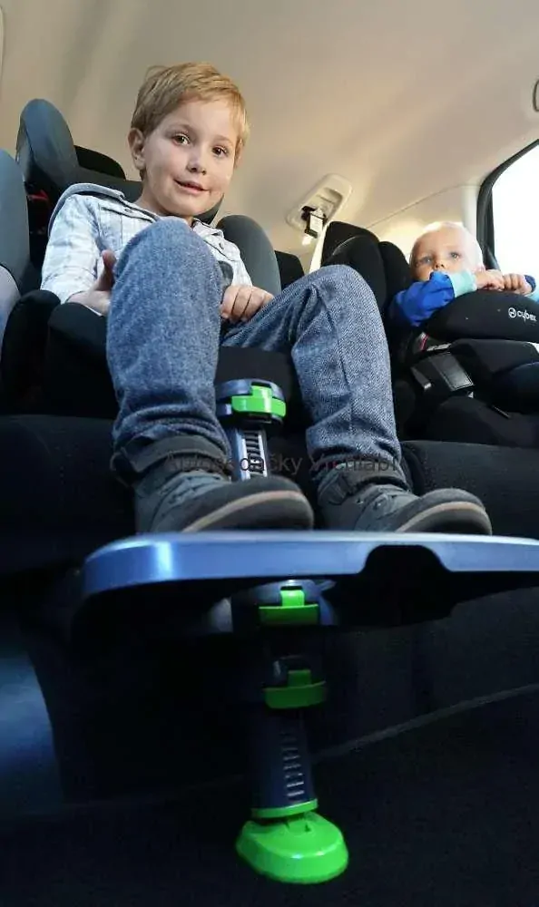 Auto podnožka pro děti KneeGuardKids